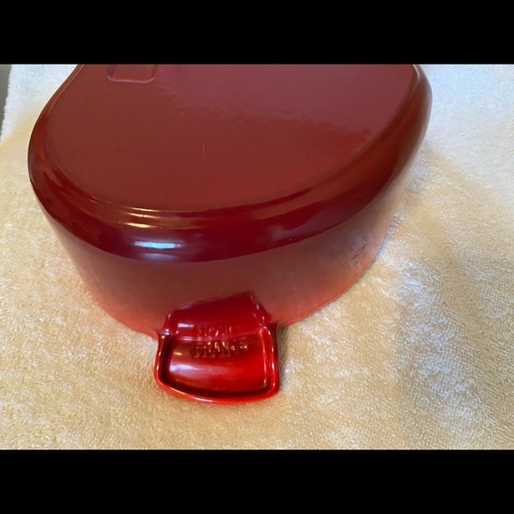 Le Creuset Cast Iron 2 Quart Casserole Pot - Picture 7 of 8